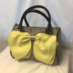 Betsy Johnson Yellow Bow Accent large Satchel Handbag Perfect for summer travel